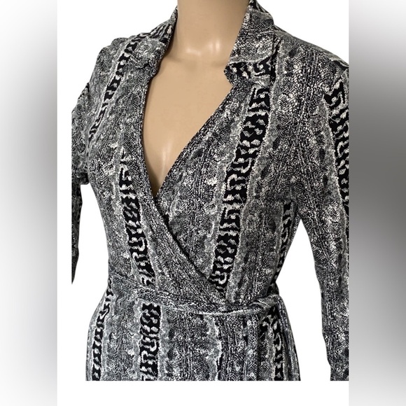 Diane Von Furstenberg Black and White Julian Silk Wrap Dress size 2 - Picture 6 of 8